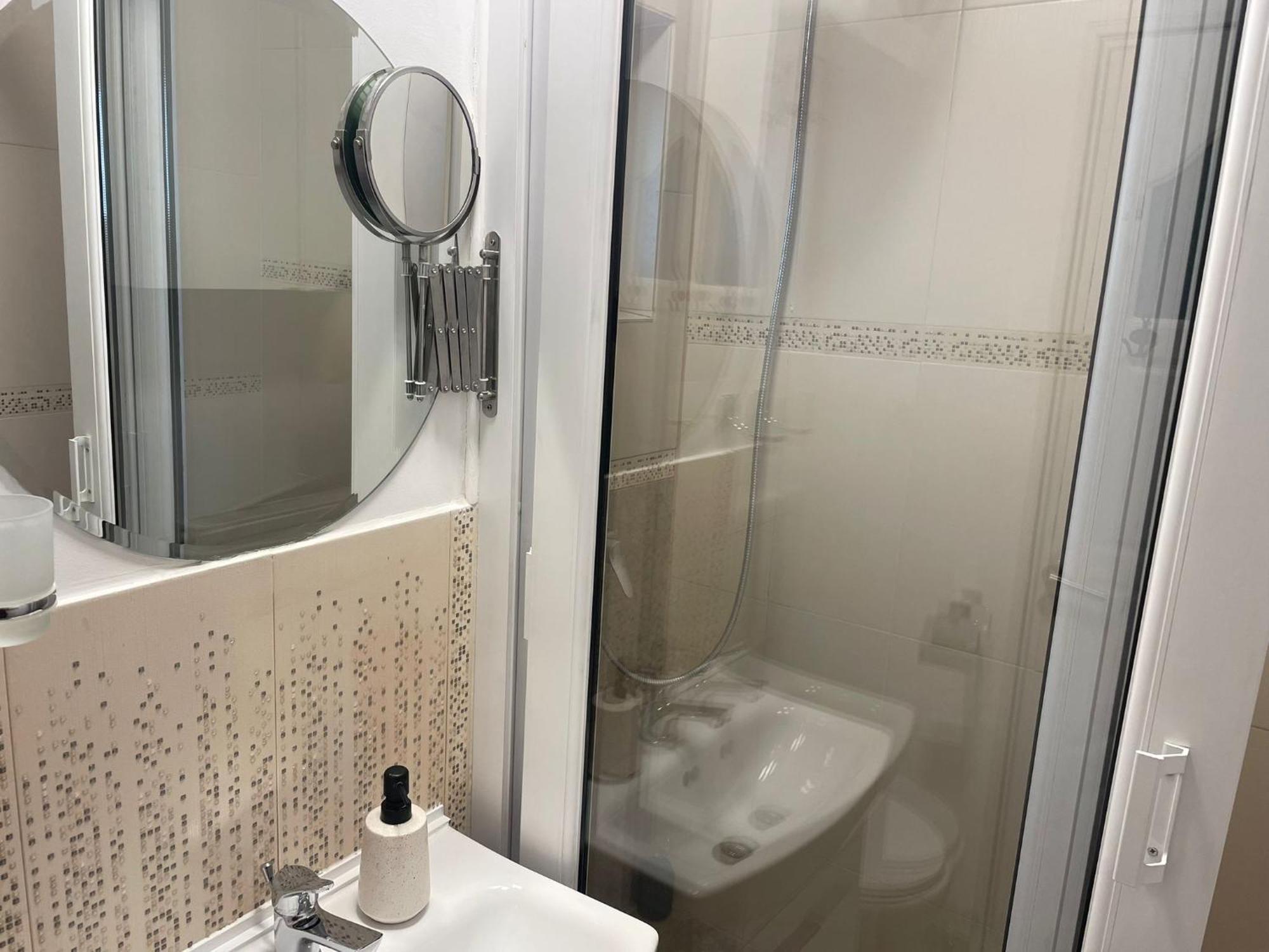 Emm Apartament - 100M Parc Si Metrou Tinererului Bükreş Dış mekan fotoğraf